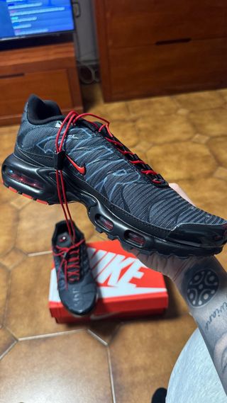 Nike Air Max Plus Negro/Rojo