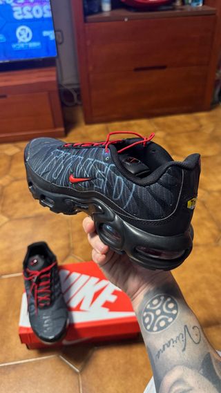 Nike Air Max Plus Negro/Rojo