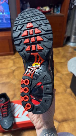Nike Air Max Plus Negro/Rojo