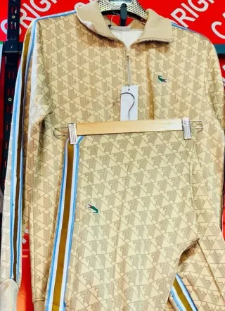 Conjunto Deportivo Lacoste Beige