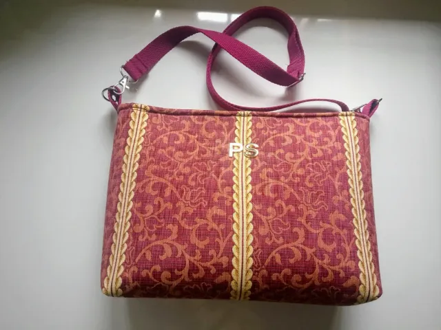 Bolso de hombro/bandolera confeccionado a mano .