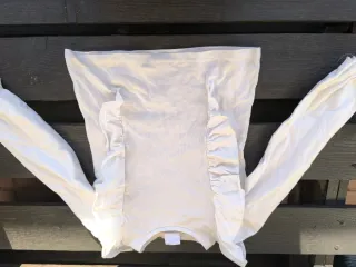 Camiseta blanca manga larga con volantes
