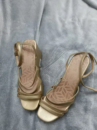 Sandalias doradas plataforma mujer