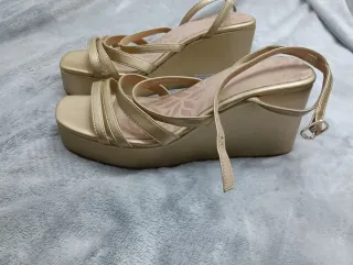 Sandalias doradas plataforma mujer