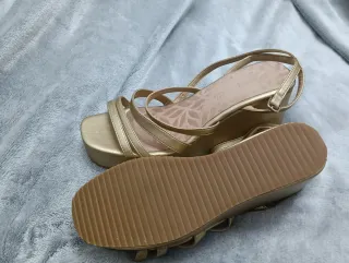 Sandalias doradas plataforma mujer