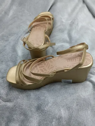 Sandalias doradas plataforma mujer