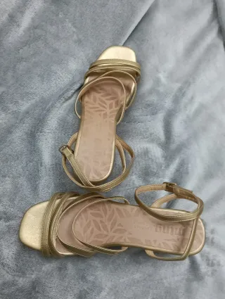 Sandalias doradas plataforma mujer