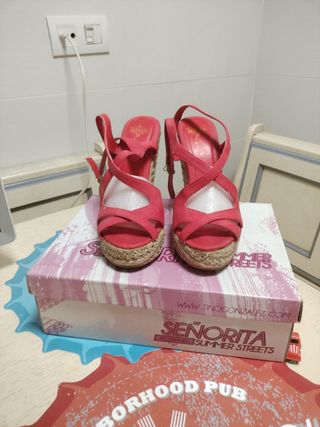 Sandalias tacón rojas