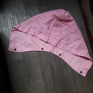 Capucha cortavientos rosa chubasquero