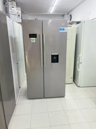 Nevera combi Beko plateada americana Altura 1.79