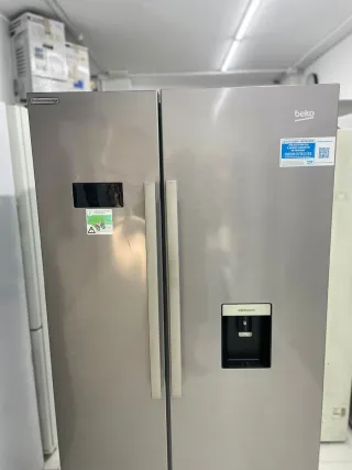 Nevera combi Beko plateada americana Altura 1.79