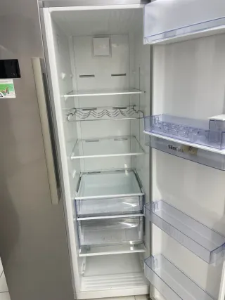 Nevera combi Beko plateada americana Altura 1.79
