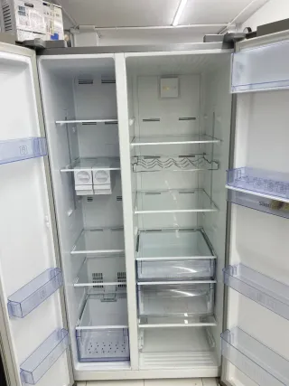 Nevera combi Beko plateada americana Altura 1.79
