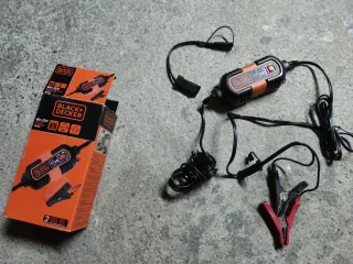 Cargador Batería Coche Moto Black+Decker 6V-12V