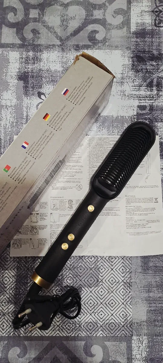 Peine alisador electrónico negro y dorado