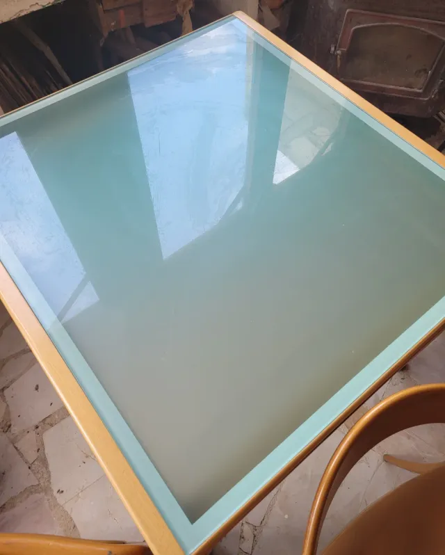 Mesa y 5 sillas comedor