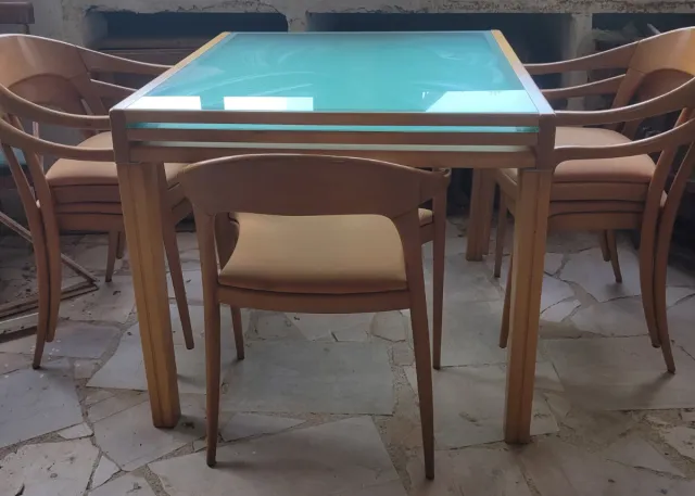 Mesa y 5 sillas comedor