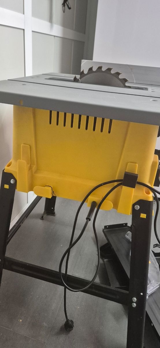 Sierra Circular de Mesa PowerPlus POWX07595