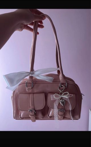 Borsa rosa in pelle con fiocco