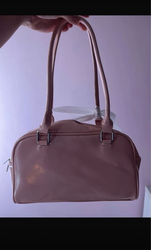 Borsa rosa in pelle con fiocco