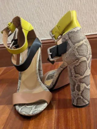 Sandalias Zara Piel Serpiente Tacon