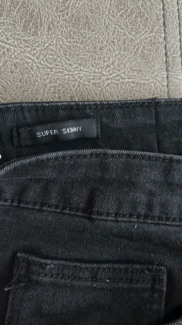 Pantalón vaquero hombre negro