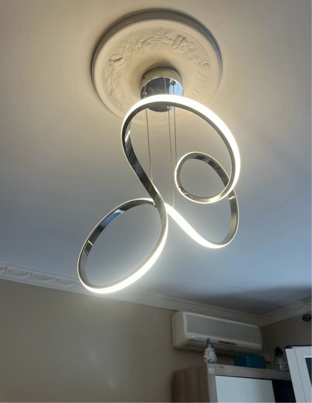 Lampada LED dal design moderno