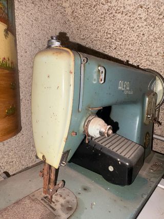 Máquina de coser Alfa Royale vintage