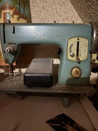 Máquina de coser Alfa Royale vintage