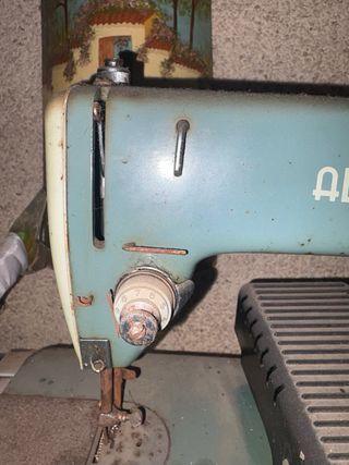 Máquina de coser Alfa Royale vintage