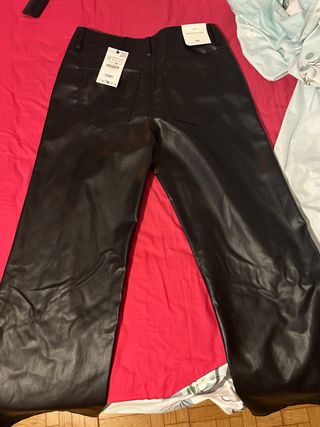 Pantalones negros nuevos