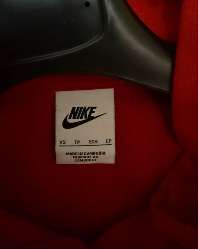 Felpa Nike con cappuccio rossa