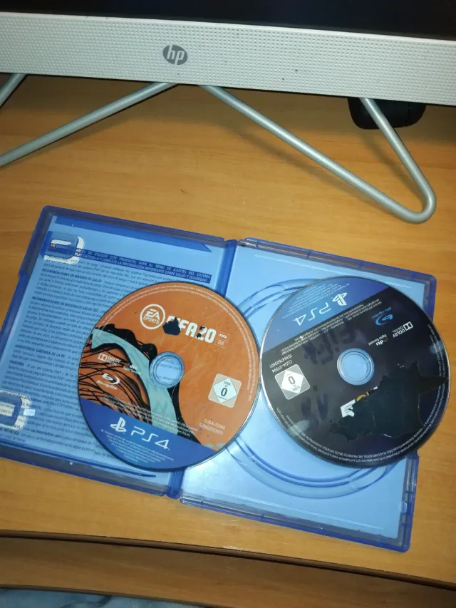 Caga de FIFA 18 PS4 con dos juegos