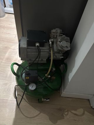 Compresor de uso odontológico casi nuevo