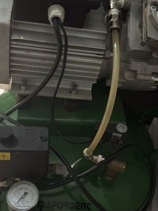 Compresor de uso odontológico casi nuevo