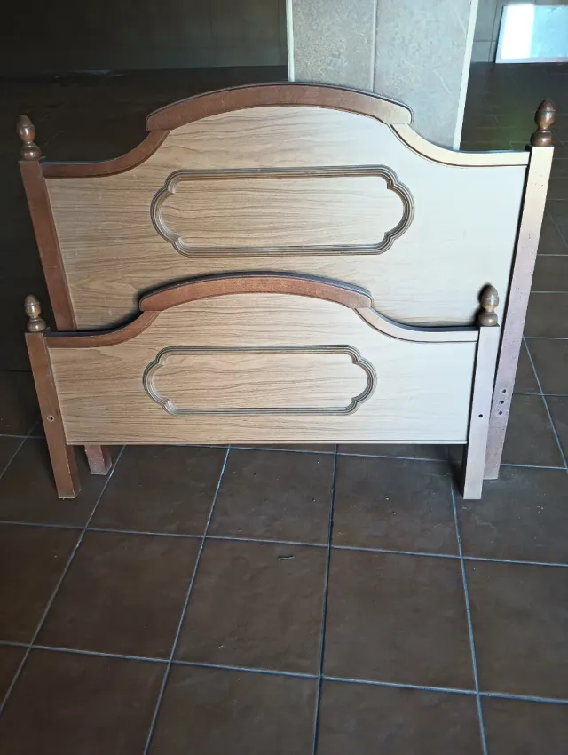 NO SE VENDE POR 1 
SE EScuchan ofertas
Cabecero de