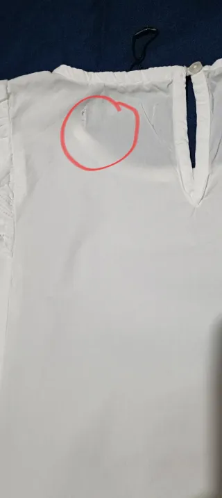 Blusa blanca con volantes