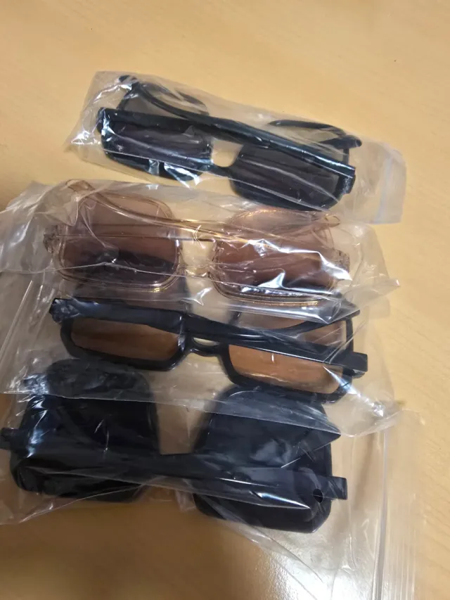 Lote 4 Gafas de Sol Plástico