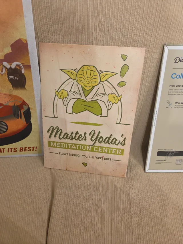 Póster Master Yoda Meditation Center