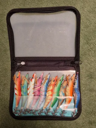 Pack pesca:señuelos + estuche, sedal y caja
