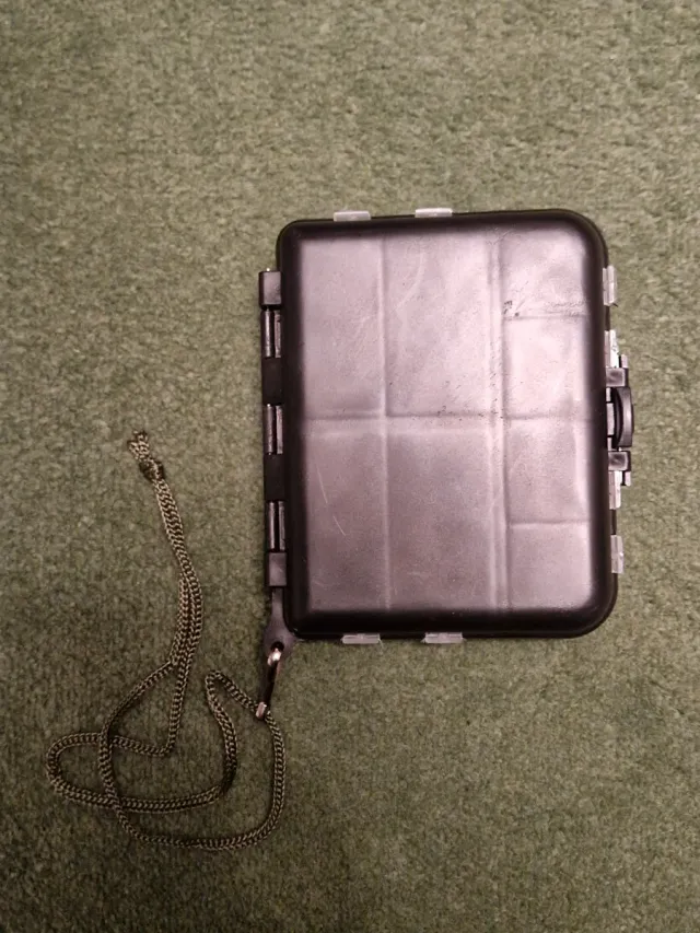 Pack pesca:señuelos + estuche, sedal y caja