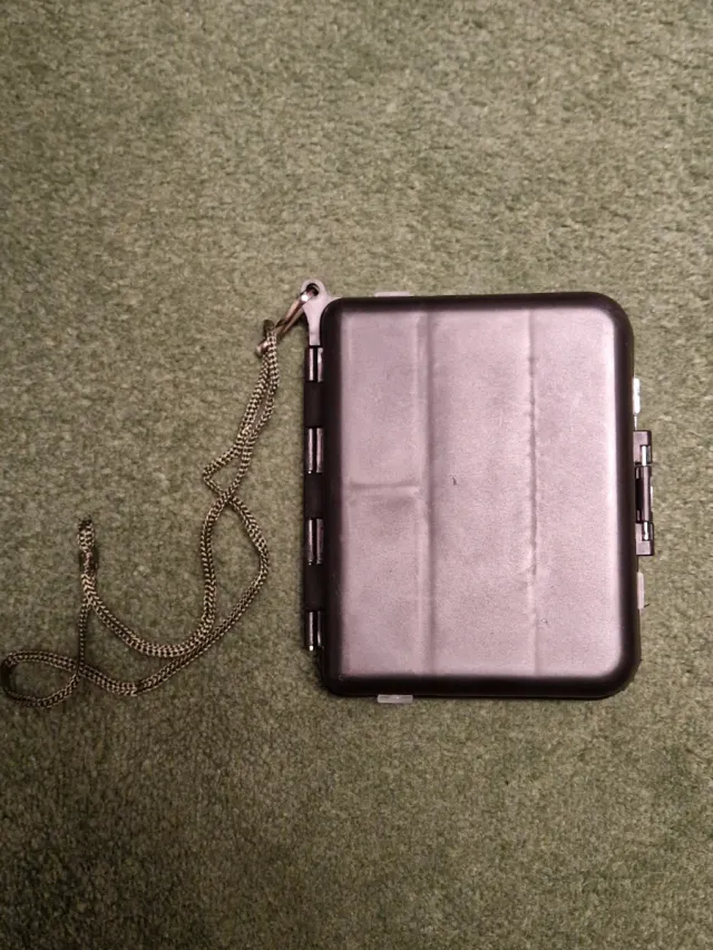 Pack pesca:señuelos + estuche, sedal y caja