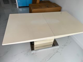 Mesa comedor extensible blanca y plata