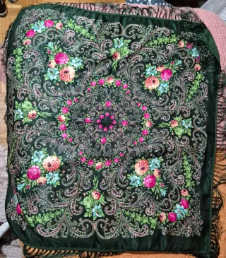 Mantón Baturra Flecos Verde y Rosa 88 cm x 88 cm