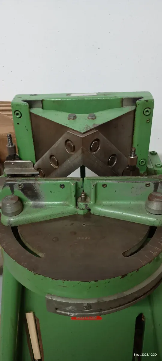 Cizalla a pedal morso  para molduras