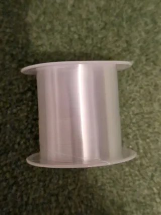 Pack pesca: 5 señuelos,caja y sedal 0.23mm