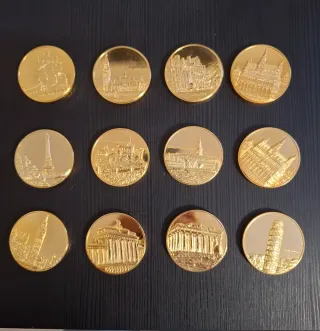 12 Monedas conmemorativas de edificios famosos.