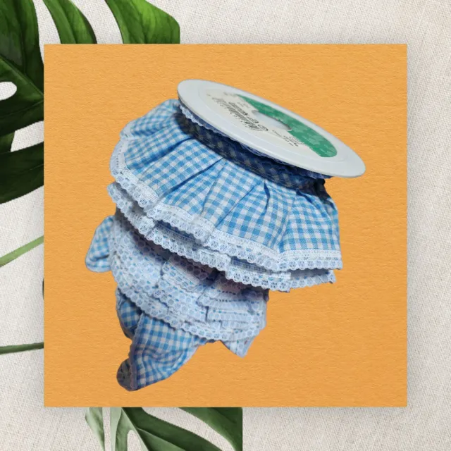 Pasamanería azul y blanca con encaje