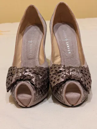 REBECA SANVER Peep Toe Piel Beige/Oro