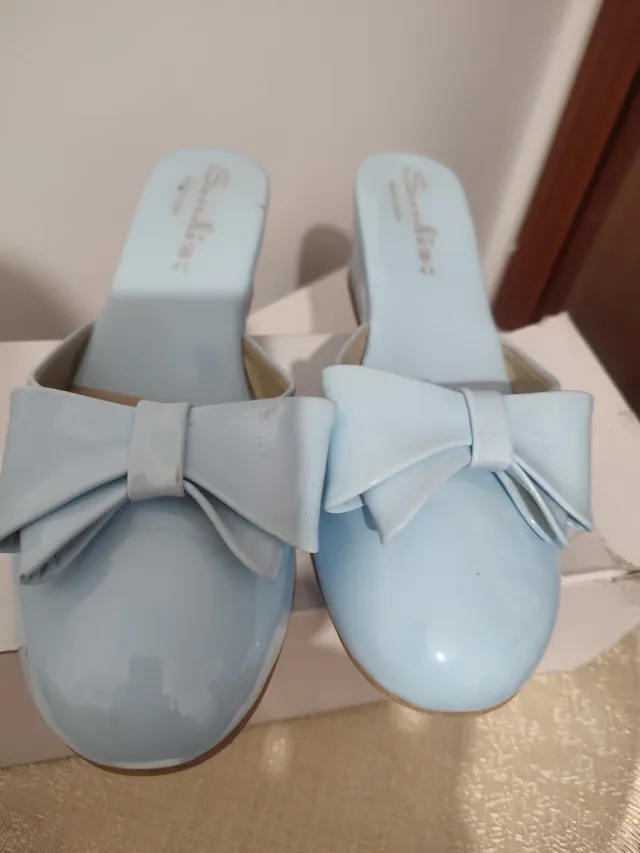 Zapatillas Sandia charol lazo azul